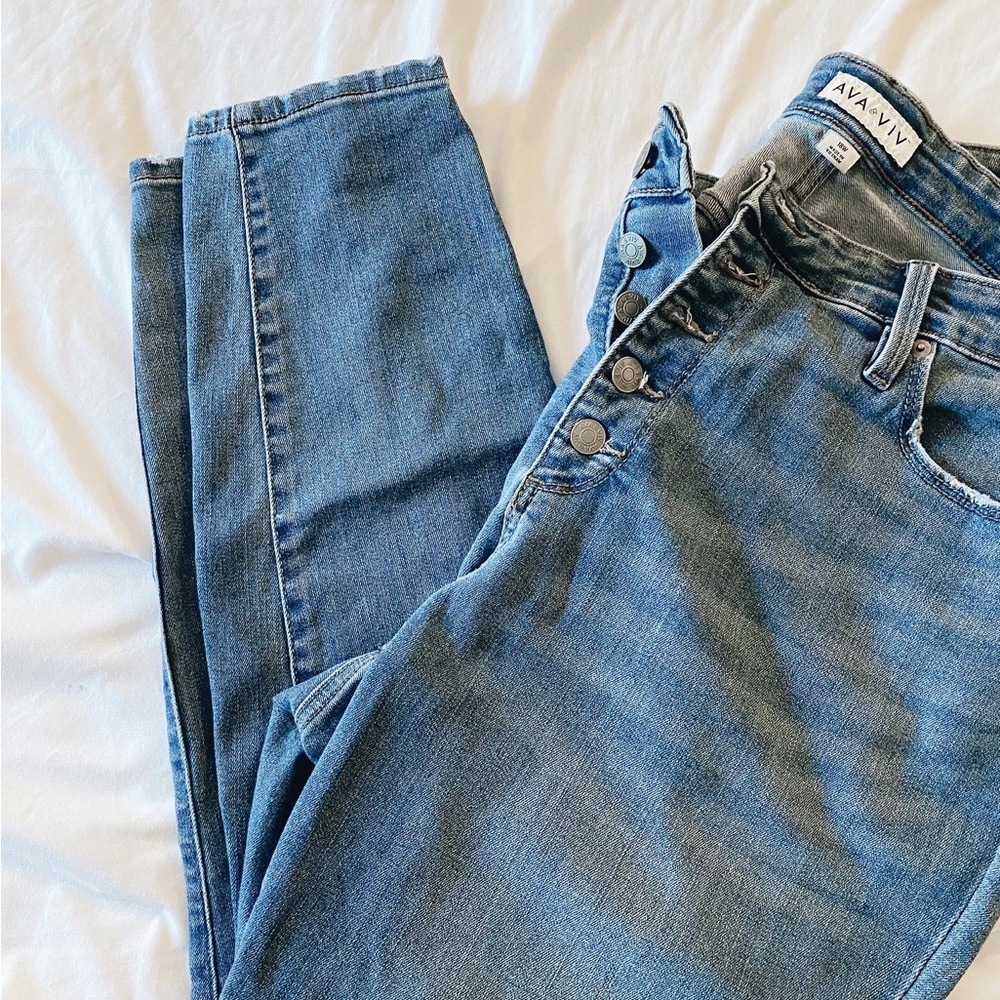 $18 | Ava and Viv High-
Waisted Button-Up Skinny Jeans | 18W | Good
Condition